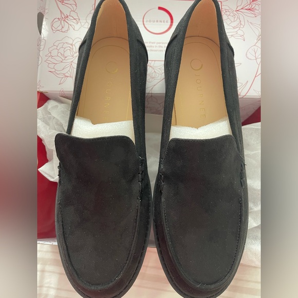 Journee Collection Erika Black Microsuede Womens Loafers Size 7.5 - Picture 2 of 8